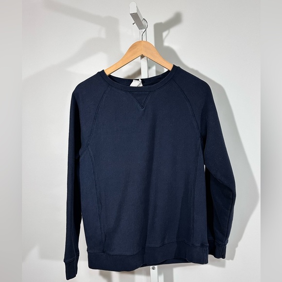 Champion Tops - Champion Reverse Weave Navy Crewneck Sweatshirt – Classic Minimalist USA